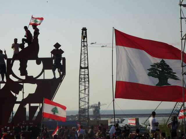 Bandiera del Libano proteste 2