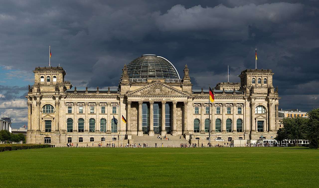 Reichstagsgebaude von Westen