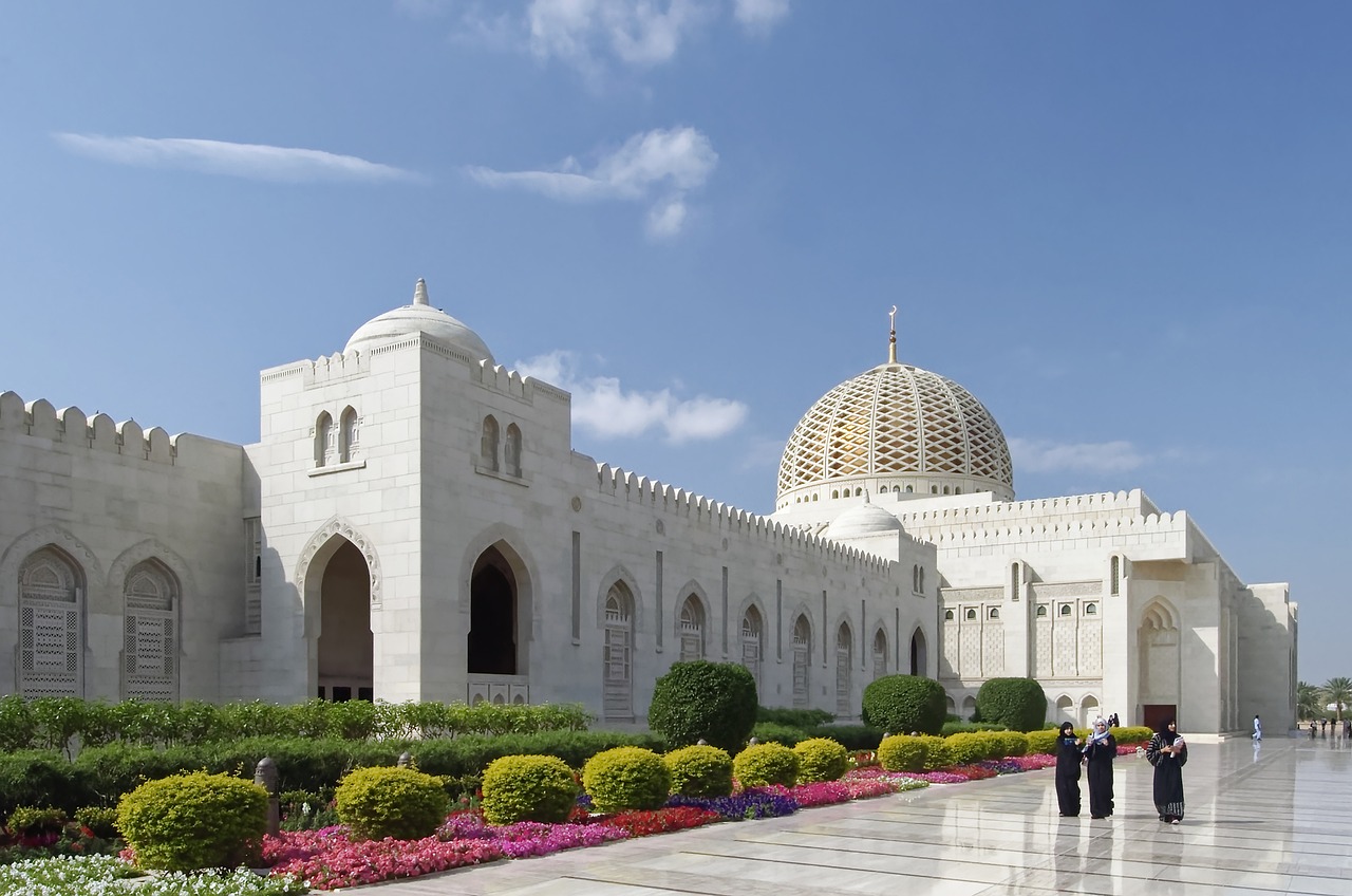 The Sultan Qaboos Grand Mosque in Muscat, Oman (Credits: Image by Makalu from Pixabay)